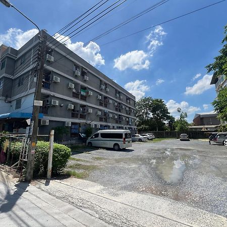 Ze Residence Ram Intra Bangkok Exterior foto